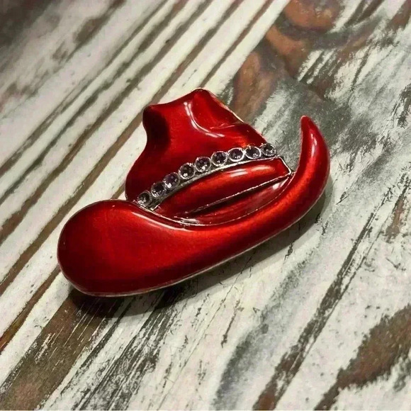 Red Cowboy Hat Enamel Brooch - Picture 2 of 6